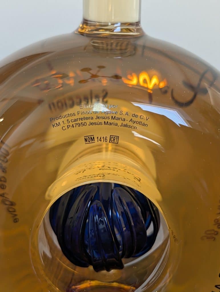Tequila Esperanto Selecci&oacute;n decanter etched with Productos Finos de Agave S.A. de C.V., KM 1.5 carretera Jes&uacute;s Mar&iacute;a &ndash; Ayotl&aacute;n, and NOM 1416 CRT